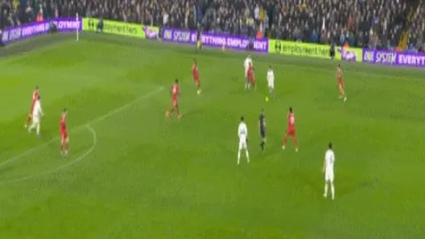 杜埃19岁法国队处子战，传承经典全员献歌，战果如何？